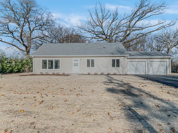 804 18th St, Zion, IL 60099