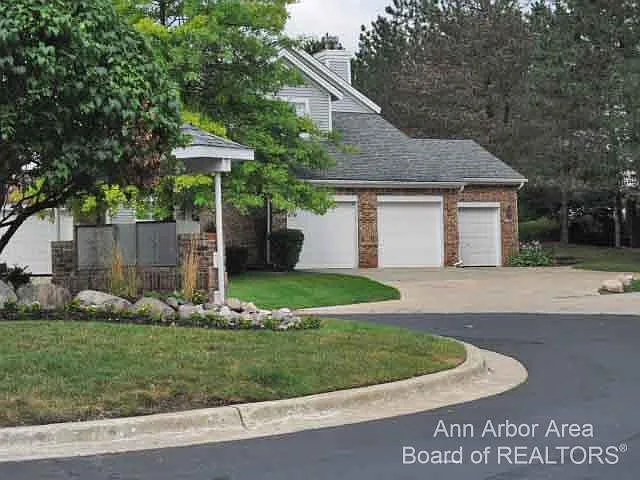 4299 Pine Ridge Ct — Photo 20