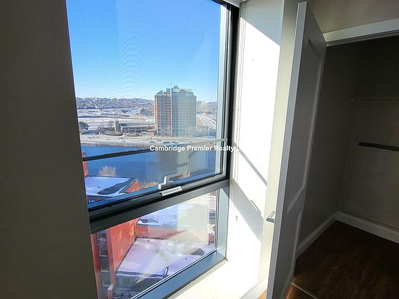 4th image of 812 Memorial Dr #31