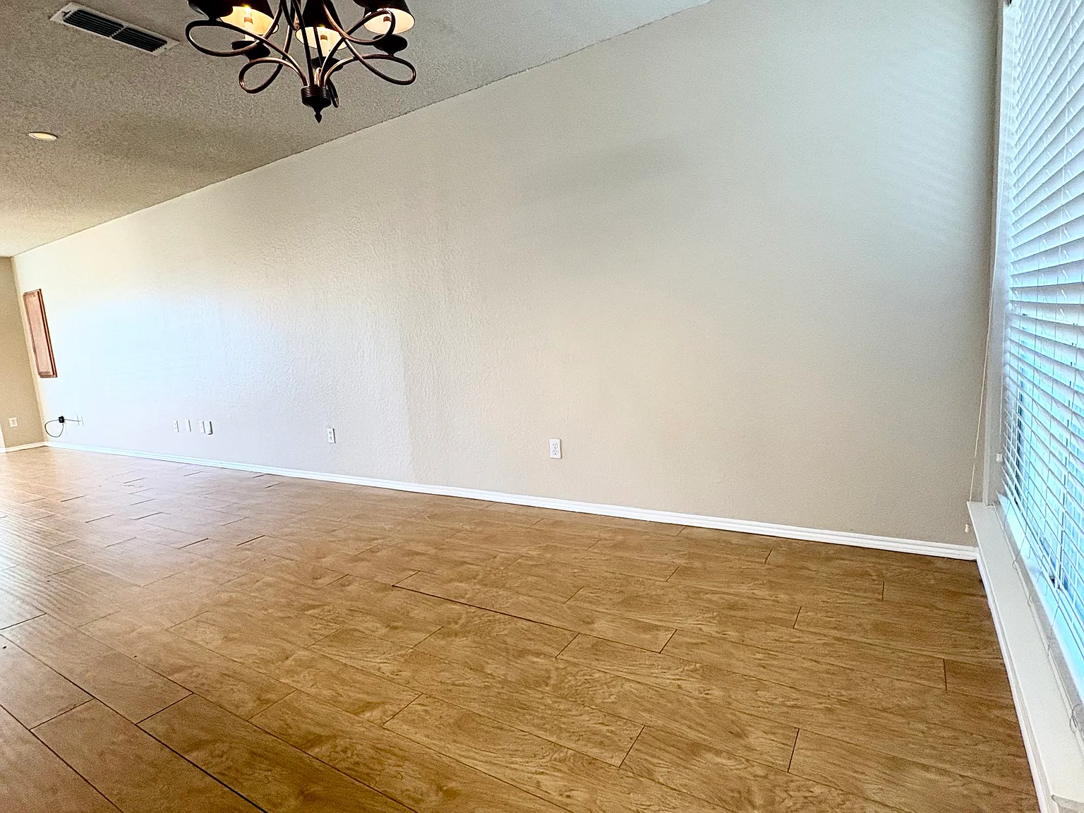 3 bed, 2.5 bath, 1321 sqft, $1,850 — Photo 4
