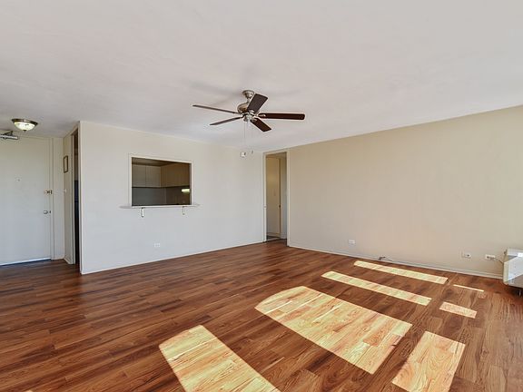 4th image of 1450 E 55th Pl APT 1030