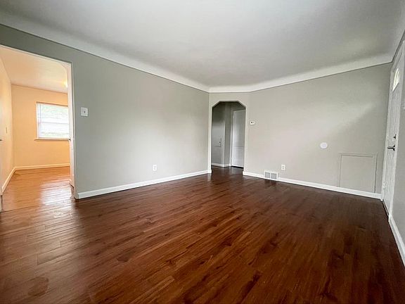 5th image of 24612 Cloverlawn St