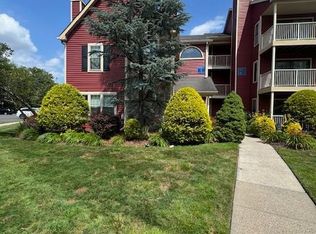 155 Crosspointe Dr, East Brunswick, NJ 08816