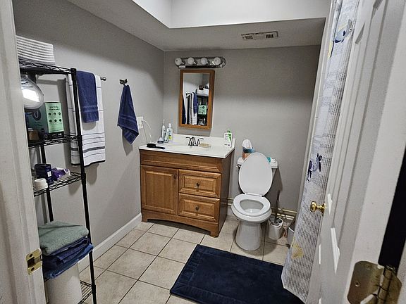 4th image of 1017 W 36th St APT 2