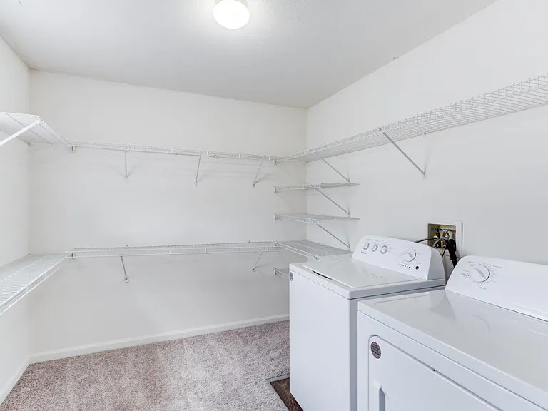 Lake Pointe Apartment Homes — Photo 11