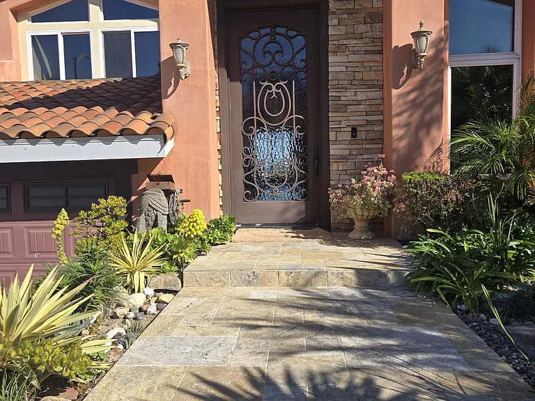 342 Lois Ln — Photo 5