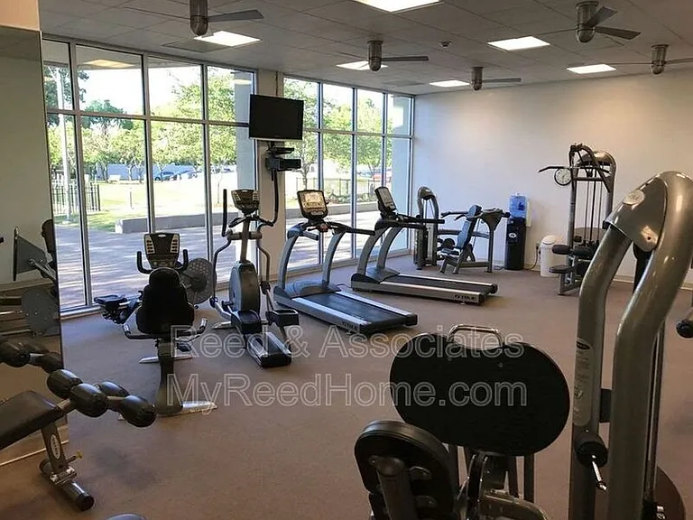 655 Riverside Dr #901A — Photo 6