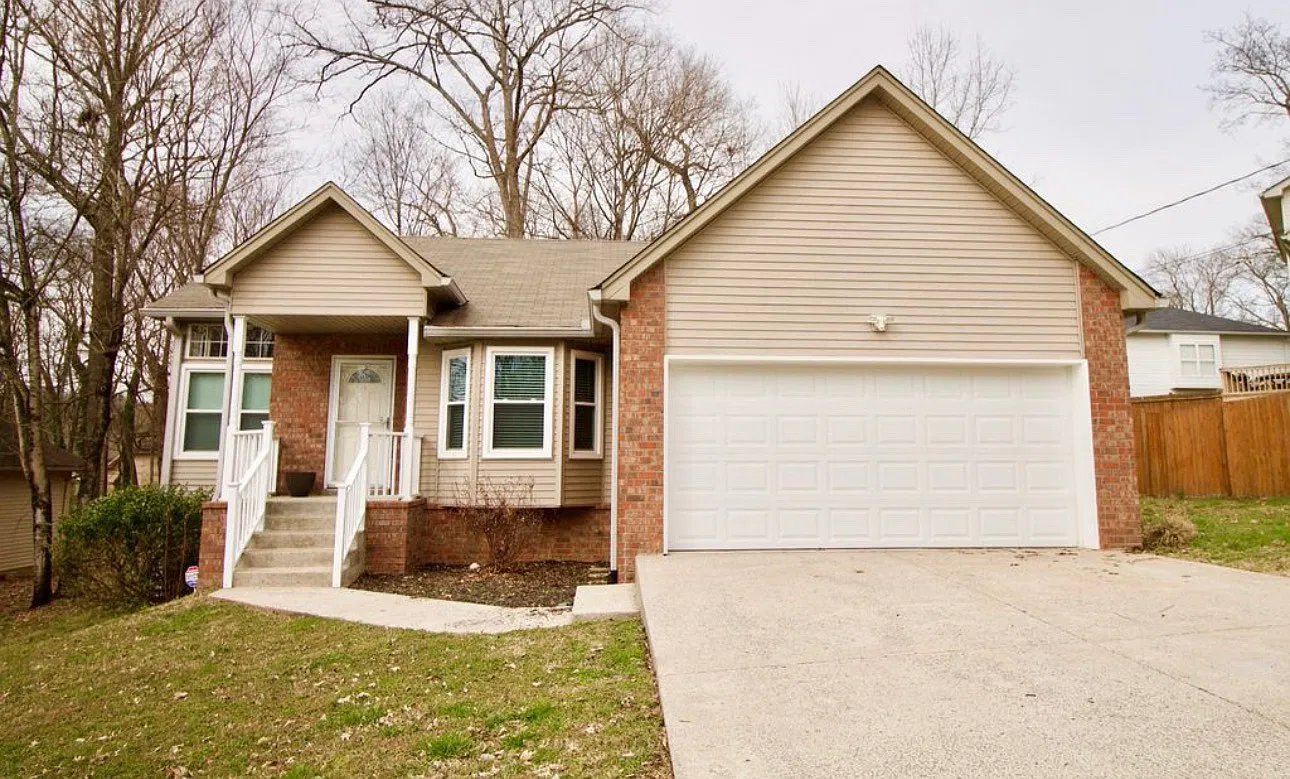 3 bed, 1300 sqft, $2,000 — Photo 1