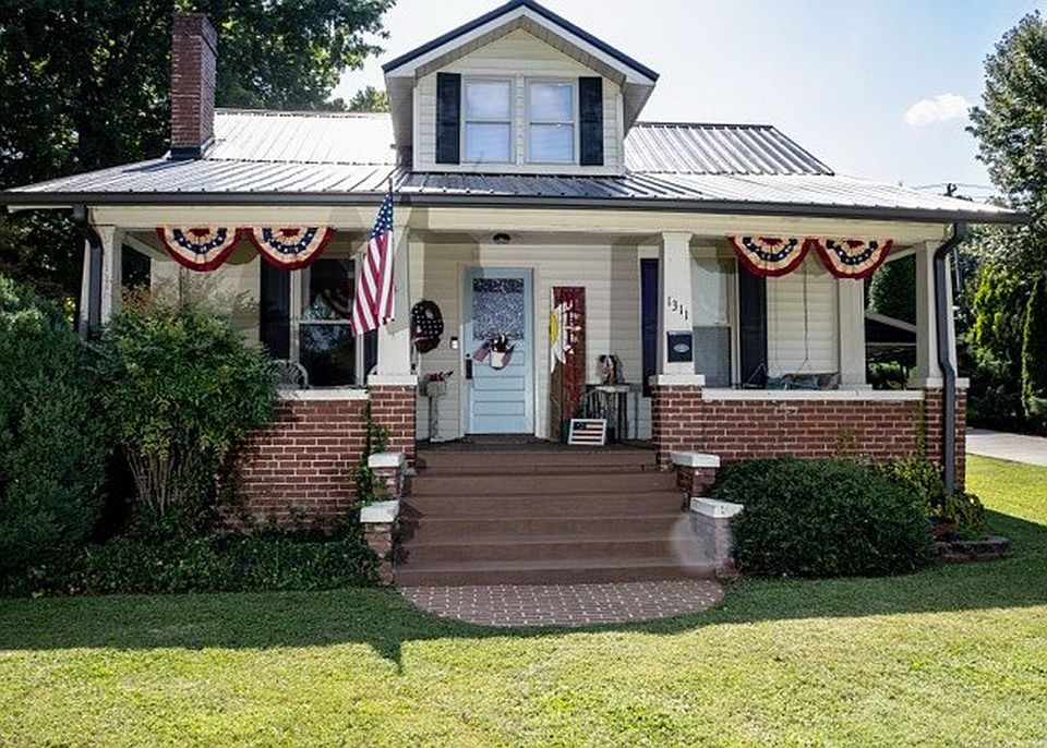 1311 N Main St - Property Image