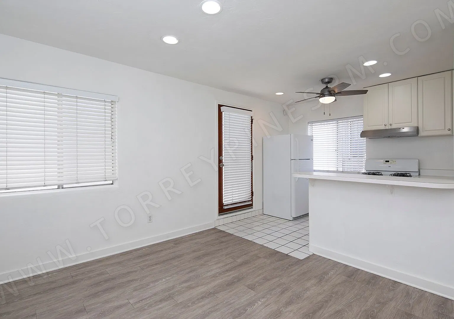 929-949 Turquoise Street — Photo 3