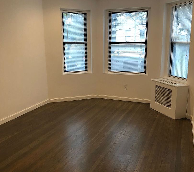 2nd image of 11 Peterborough St #28