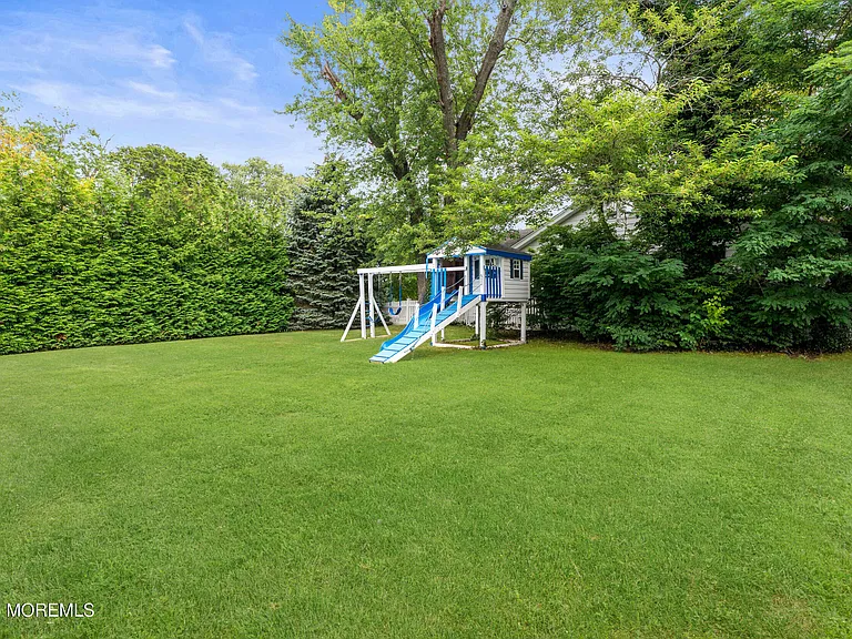 250 Alpern Ave — Photo 28