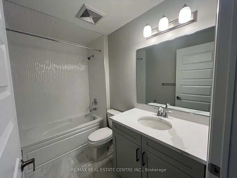 460 Gordon Krantz Ave #422 — Photo 6