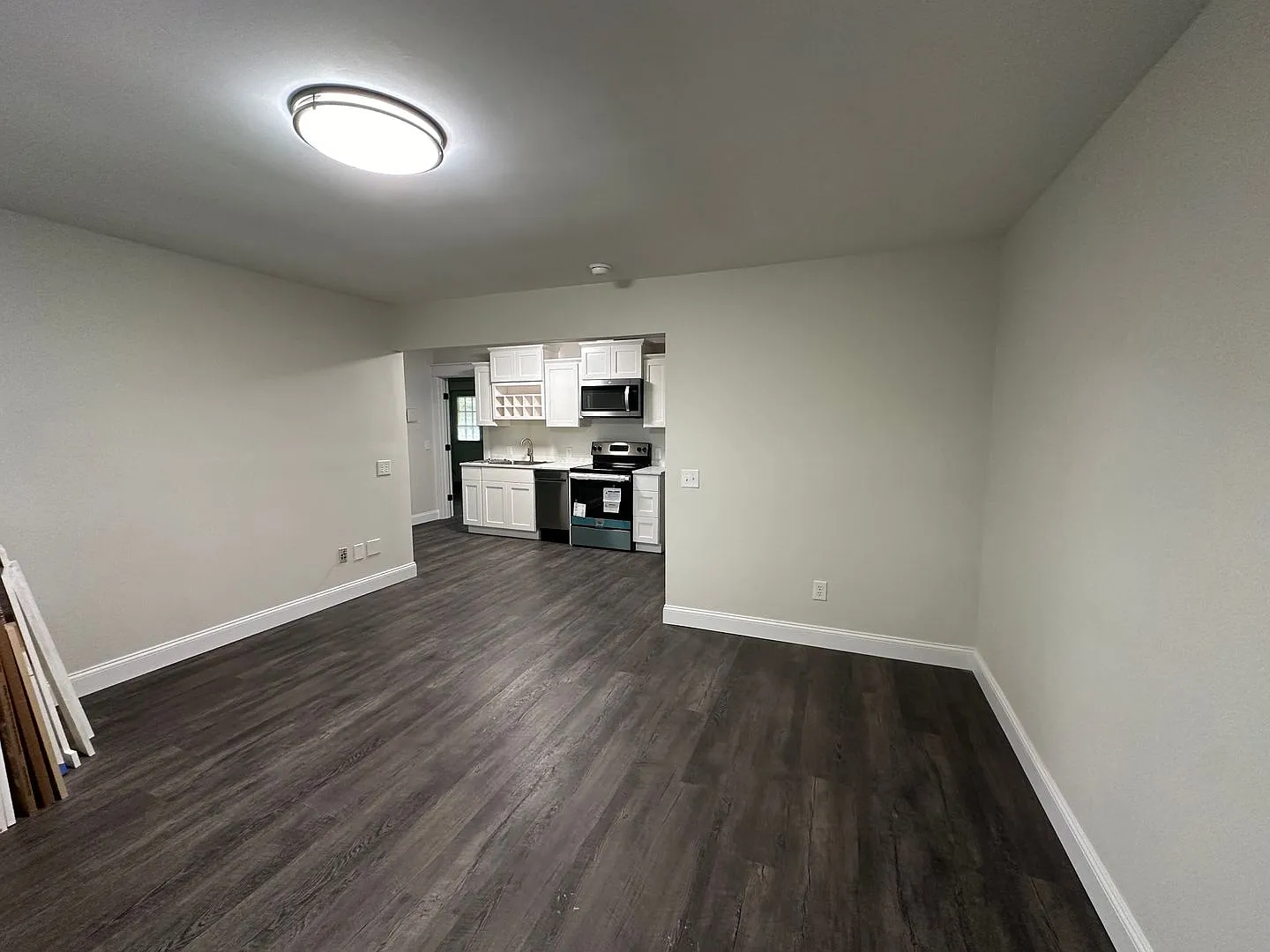 320 Hillview Pl — Photo 3
