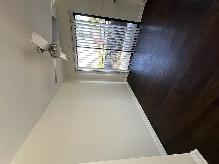 Chateau Emelita Apartments — Photo 22