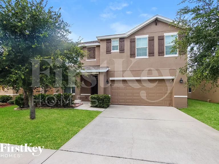 1992 Elkins Point Dr — Photo 1