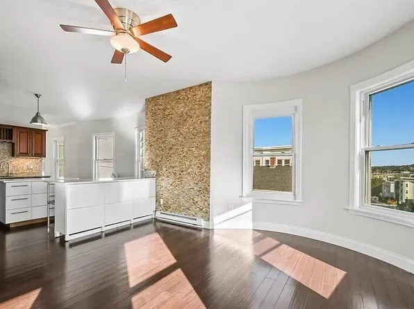 52 Providence St APT 3, Worcester, MA 01604