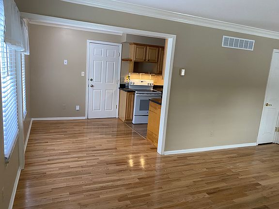2nd image of 22843 Overlake St