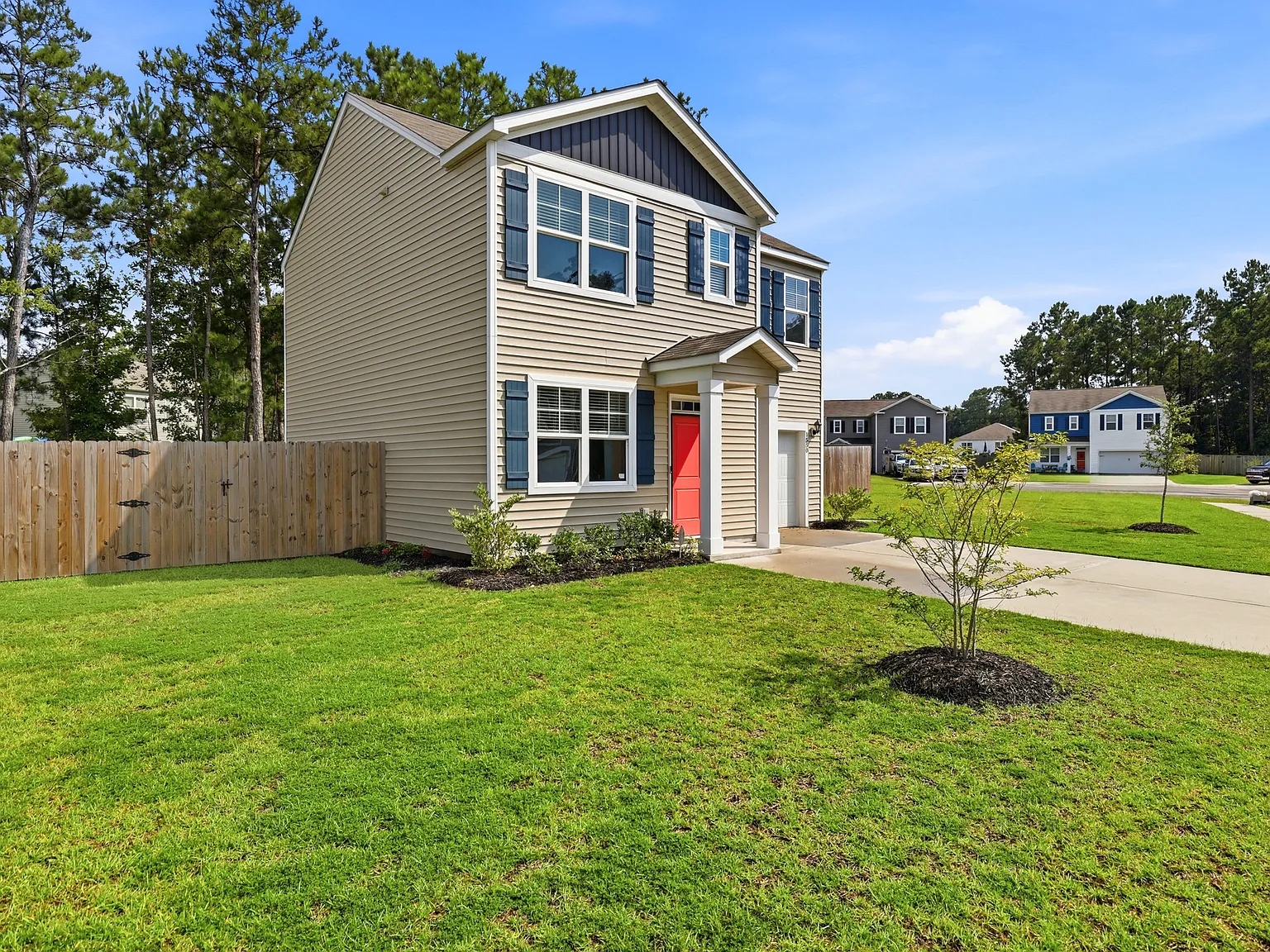 3 bed, 2.5 bath, 1410 sqft, $2,200 — Photo 3
