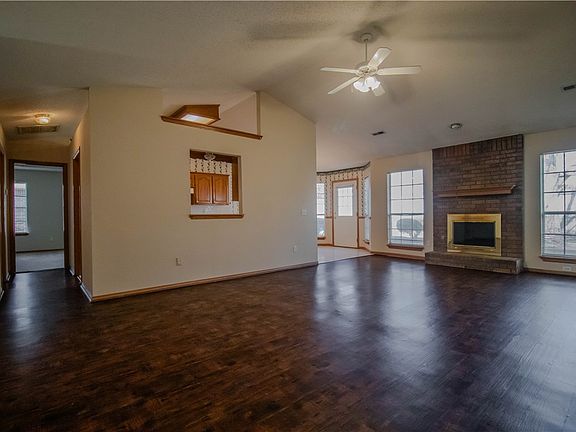 3rd image of 1209 SE 21st St