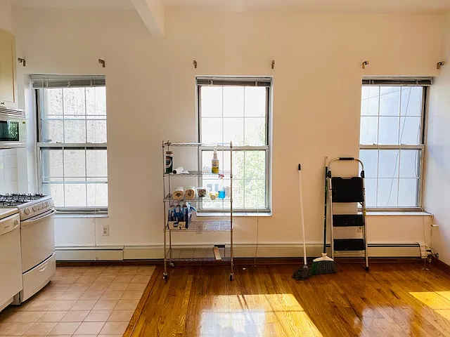 245 W 16th St #C2 — Photo 13