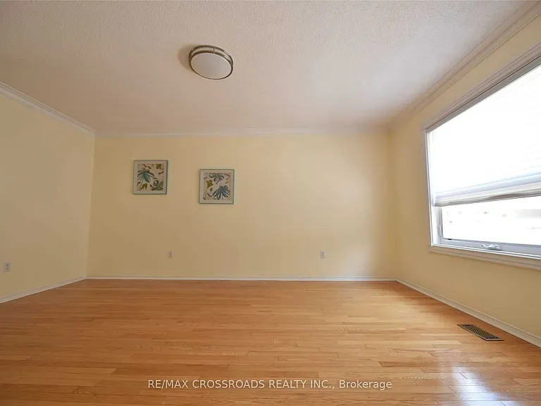 33 Holmwood St — Photo 2