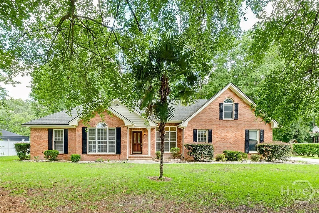 4 bed, 2.0 bath, 2331 sqft, $2,475 — Photo 2
