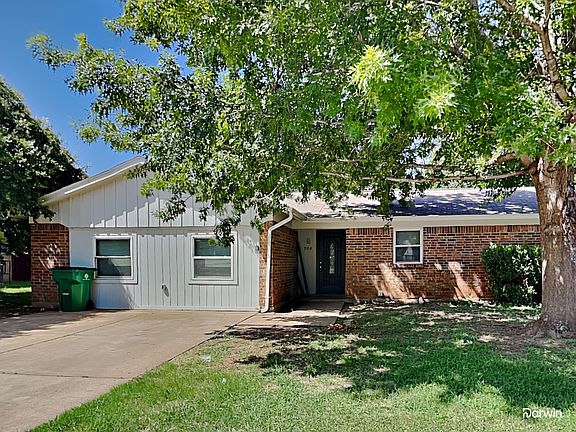 2nd image of 904 Redbud St