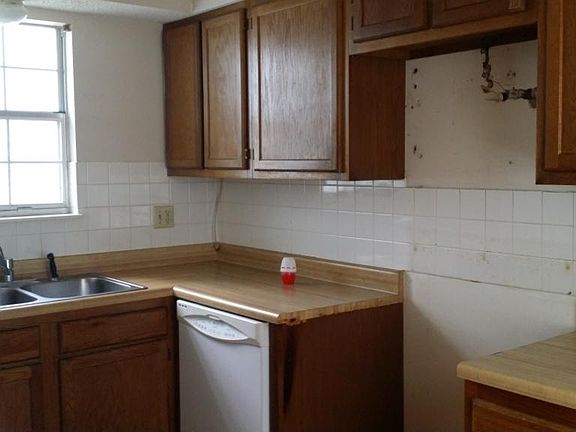 5th image of 7609 NW Chatham Cir