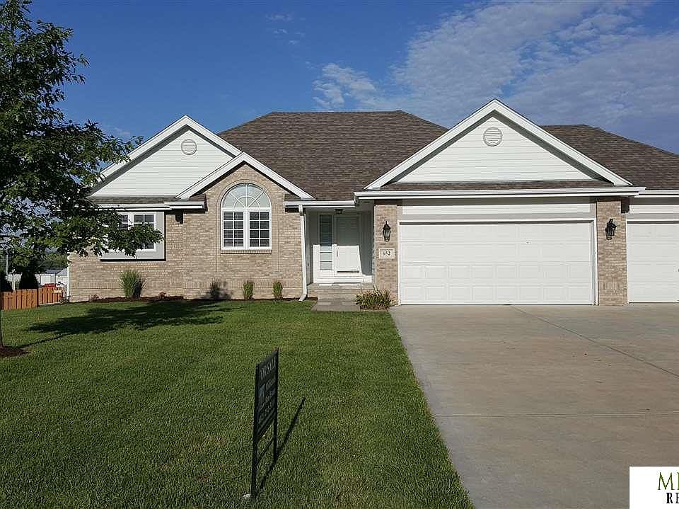 1st image of 652 Coyote Cir