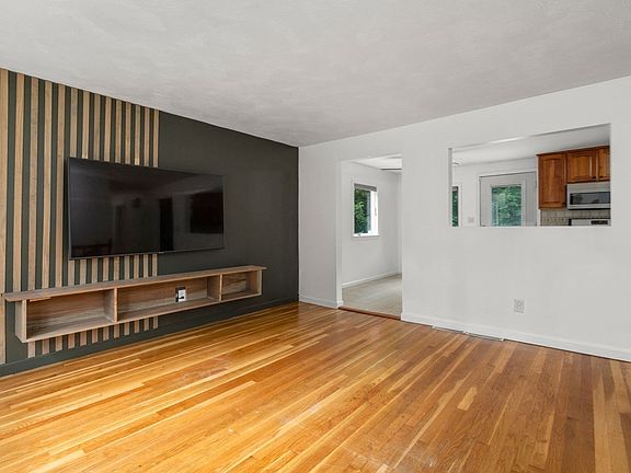 5th image of 22 Allen Rd