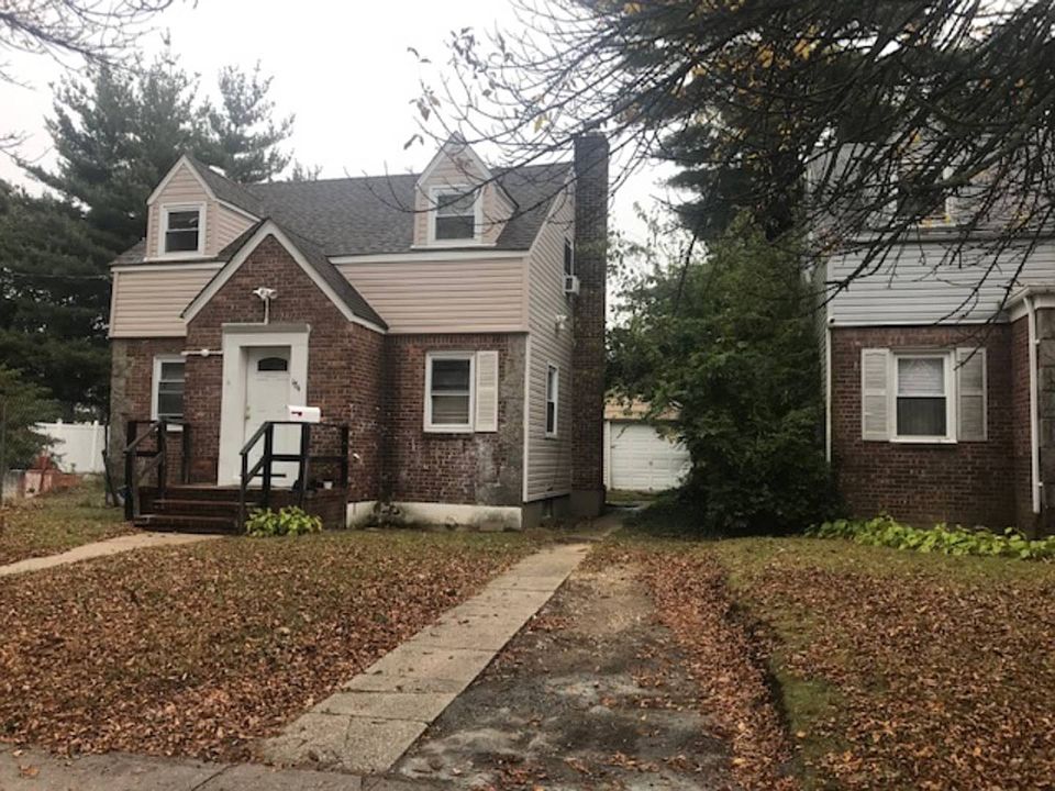 2nd image of 184 Perry St