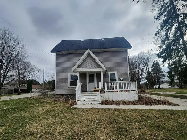 714 Jordan Lake St, Lake Odessa, MI 48849