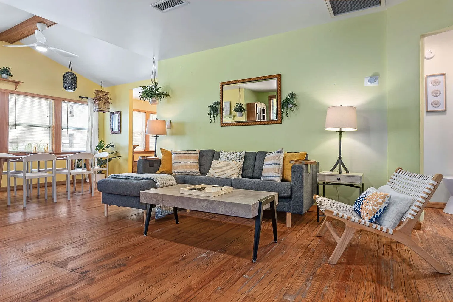 2 bed, 2.0 bath, 1173 sqft, $3,831 — Photo 4
