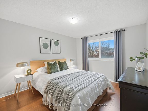 3rd image of 52 Adelaide St #42