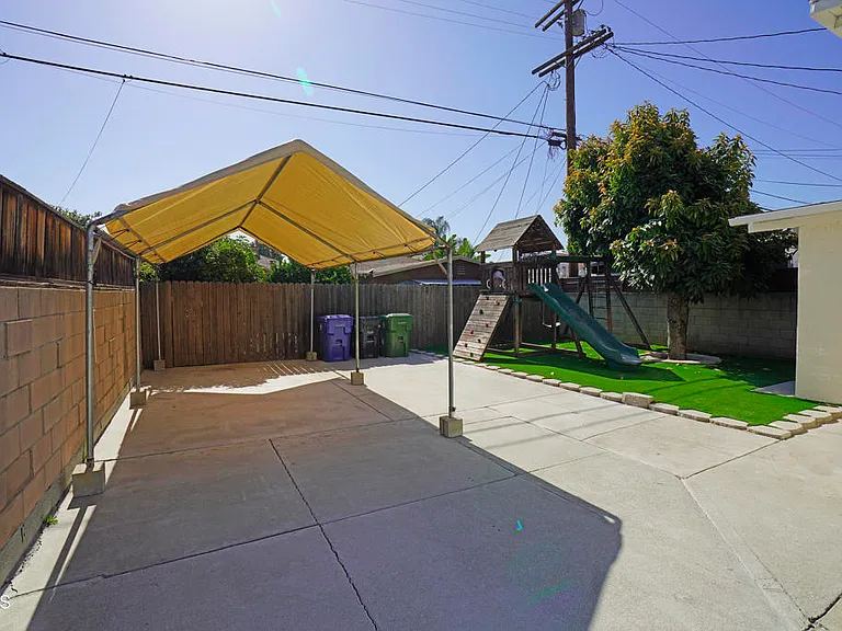 2938 Warwick Ave — Photo 18