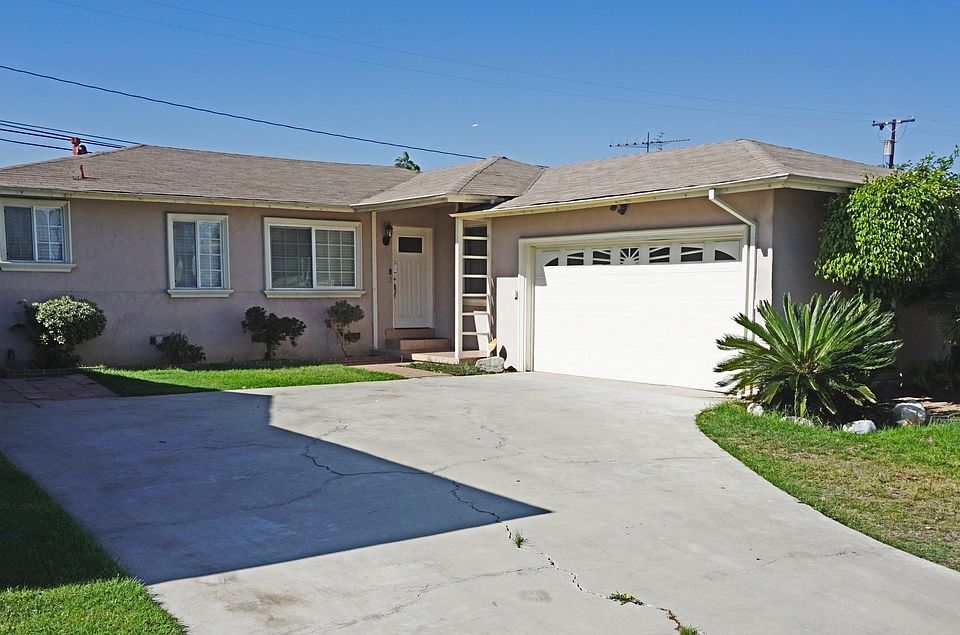 1st image of 13331 S Saint Andrews Pl