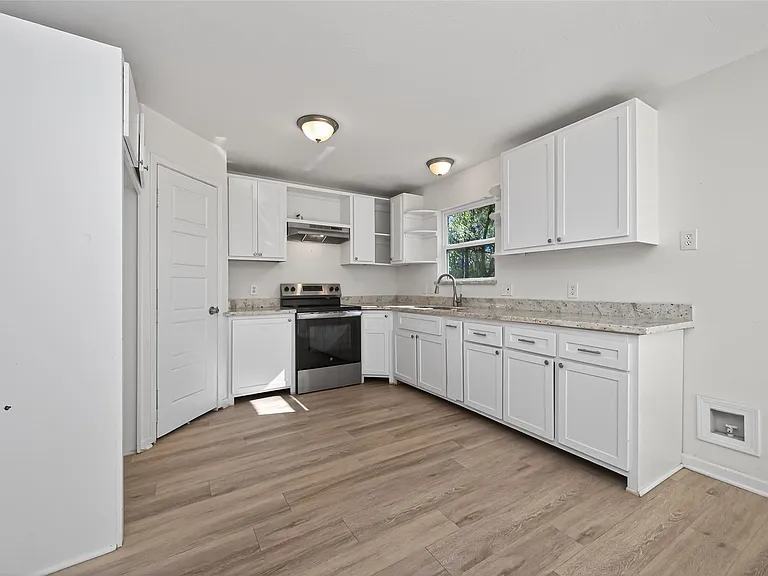170 Walter Dr — Photo 20
