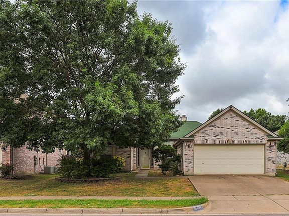 3rd image of 622 Engleside Dr