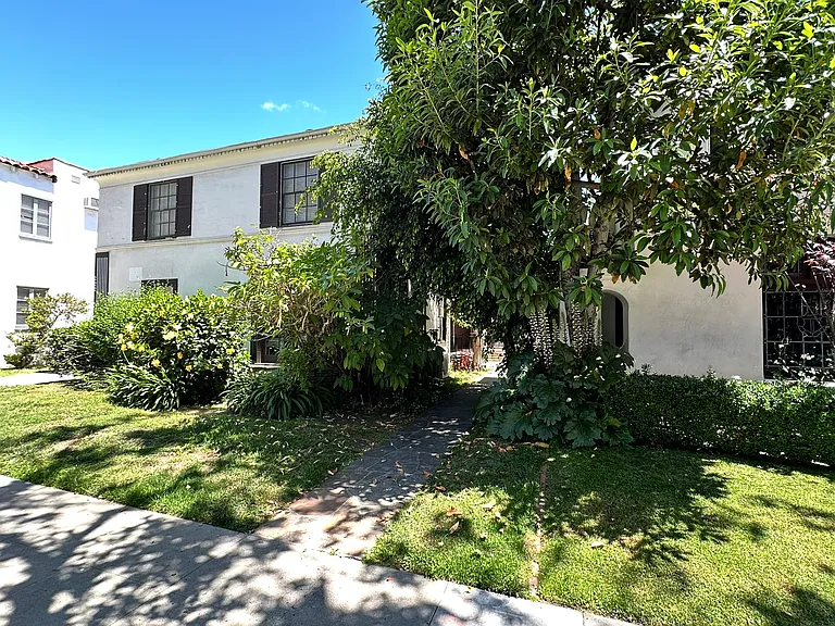 Urbanlux Wilshire Robertson — Photo 1