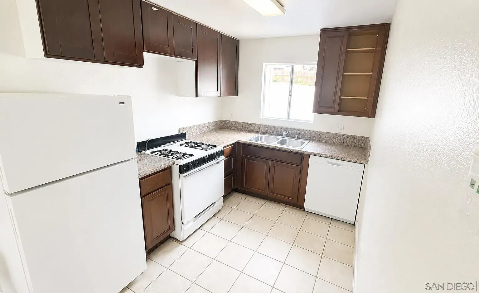 3 bed, 2.0 bath, 900 sqft, $3,400 — Photo 4