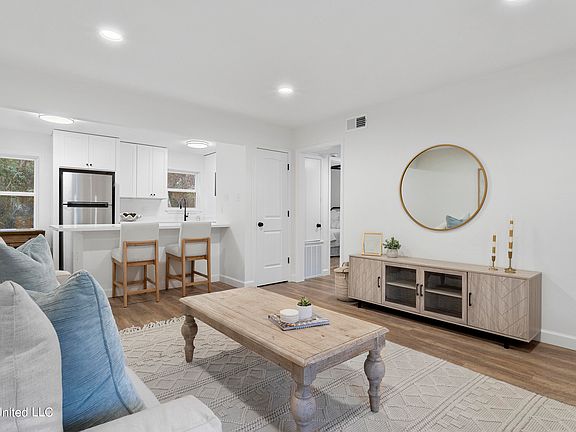 4th image of 114 Ethel Cir #6