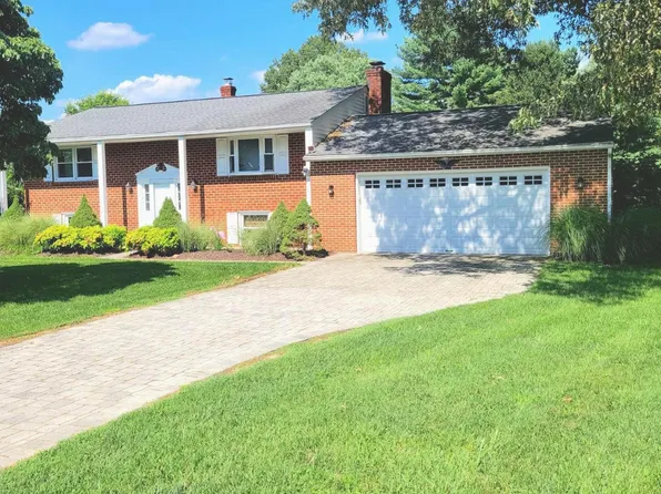 387 Accotink Ct, Millersville, MD 21108