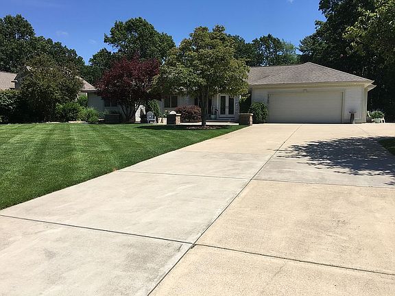 2nd image of 13790 Forest Park Dr