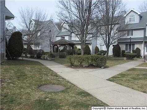 4th image of 126 Fairlawn Ave