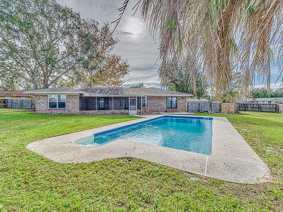 3rd image of 532 Gulfstream Cir N