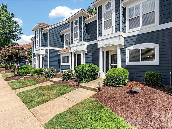 4th image of 17569 Tuscany Ln