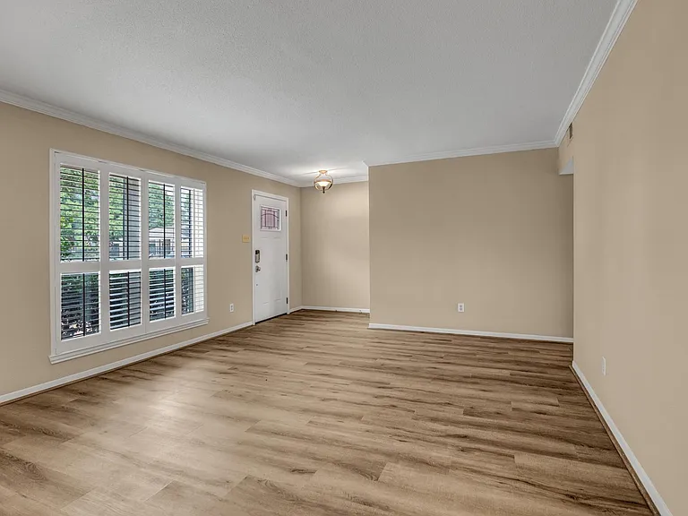 1659 W Sam Houston Pkwy S — Photo 3