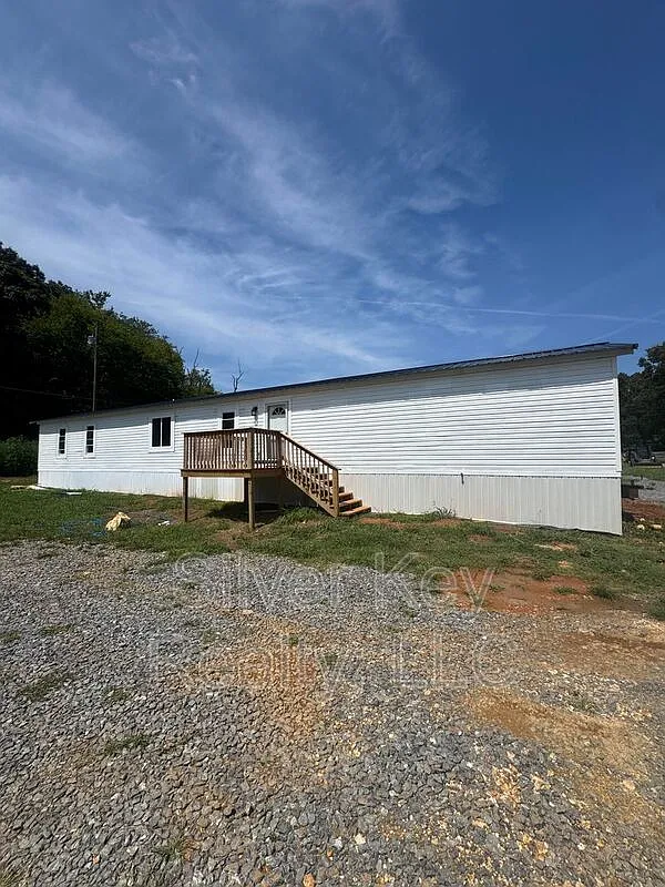 3 bed, 2.0 bath, $1,150 — Photo 1