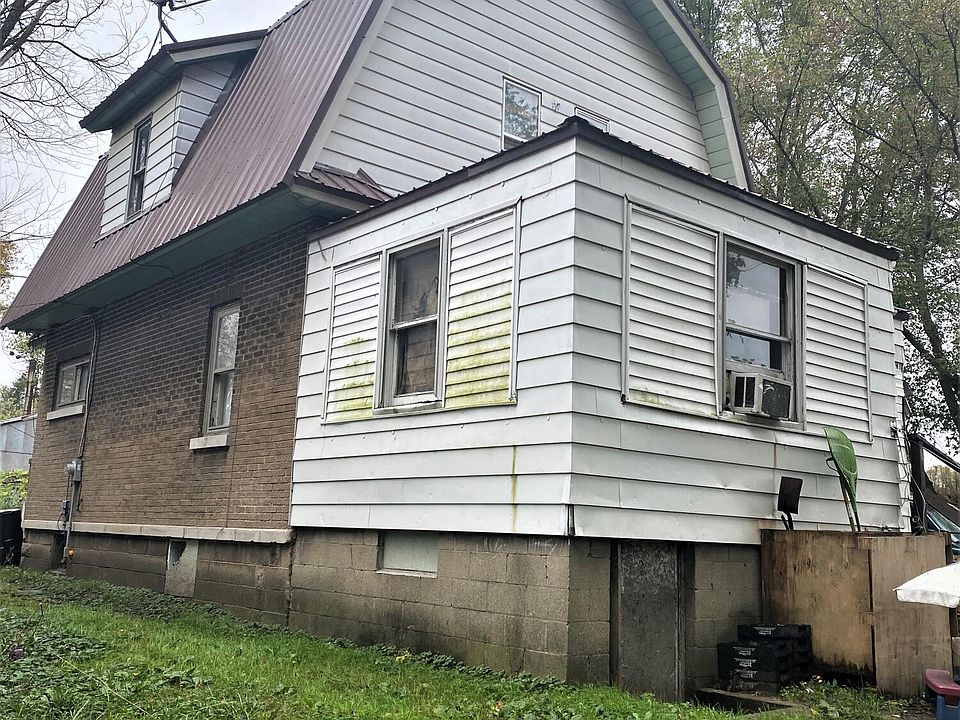 2nd image of 28 Forest St